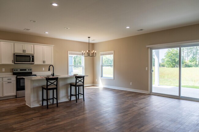 Building Photo - 8463 Oak Shade Cir