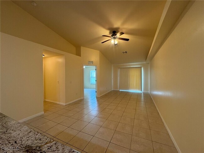 Building Photo - 409 Nicholas Pkwy W