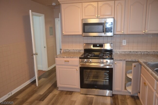 Building Photo - 14 Fremont St