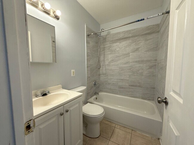 Building Photo - Beautiful Three - Bedroom Home In Baltimore