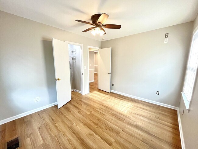 Building Photo - 907 Idlewild Dr
