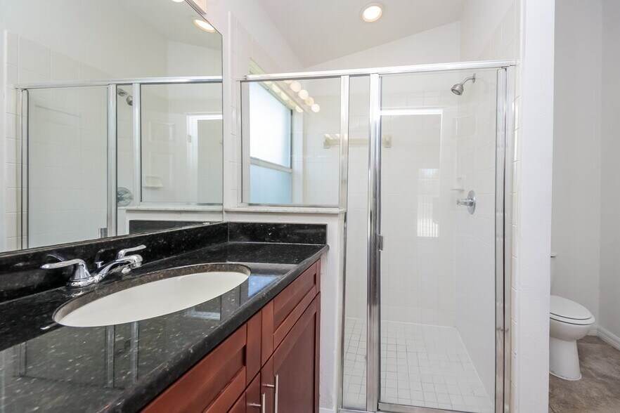 Building Photo - 671 Eagle Pointe S