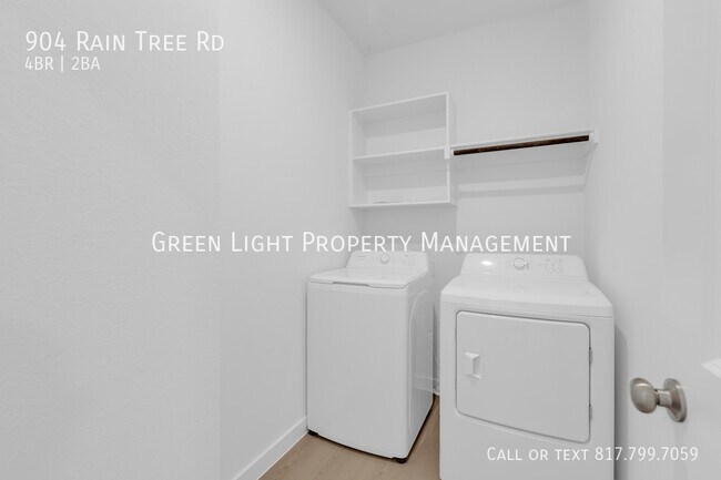 Building Photo - 904 Raintree Rd