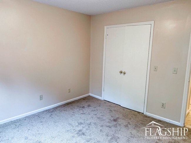 Building Photo - Two Bedroom Greenville Apartment