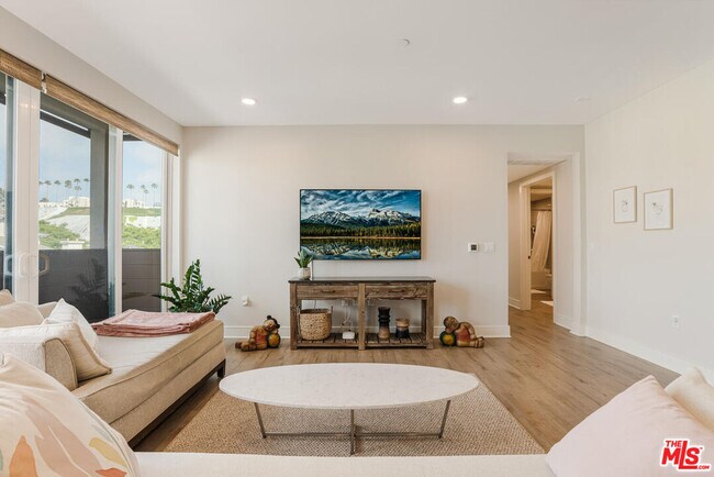 Building Photo - 6030 S Seabluff Dr