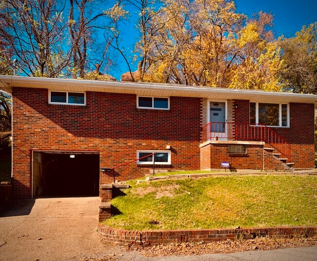 Primary Photo - 4021 Portman Ave