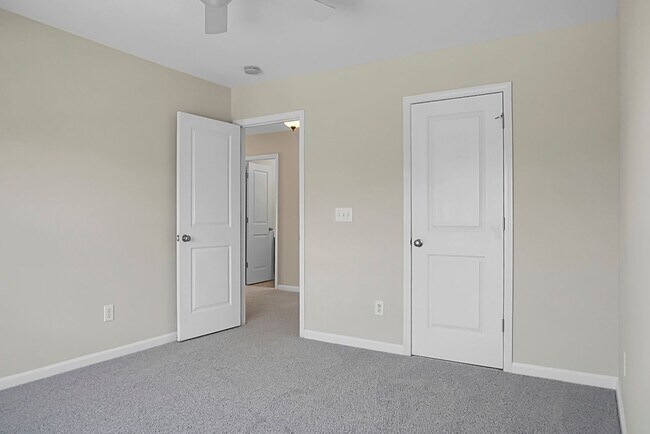 Building Photo - Comfortable Living, 4 BR 2.5 BA Home, Two Car Garage
