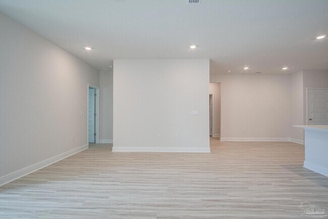 Building Photo - 8422 Riverstone Dr