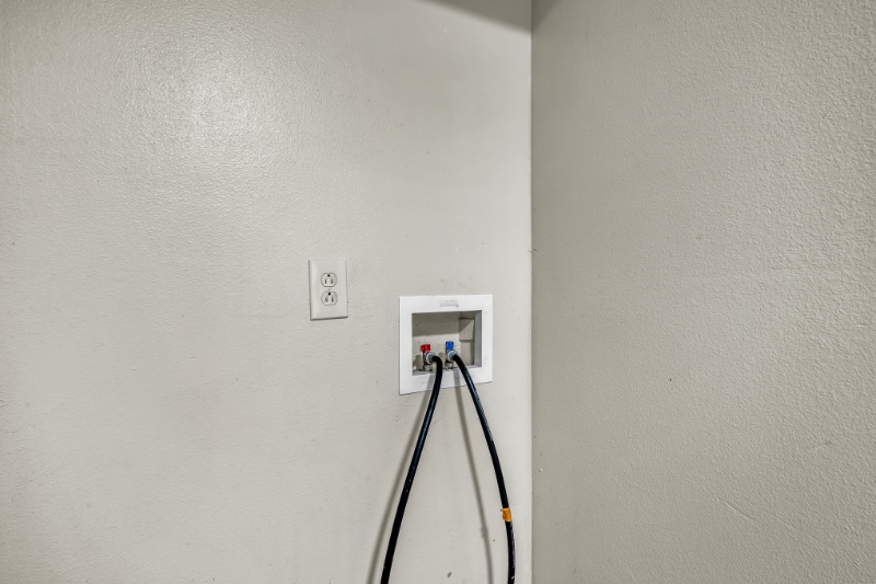 Building Photo - 5243 Huntington Dr N