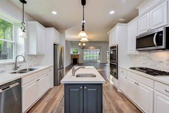 Building Photo - 2311 Stableridge Dr