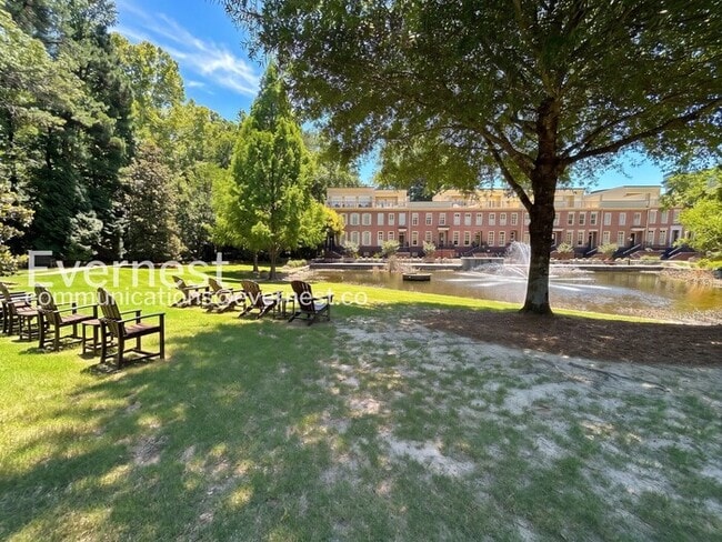 Building Photo - 3 Bed/2.5 Bath Condo with Modern Amenities / Available Now!
