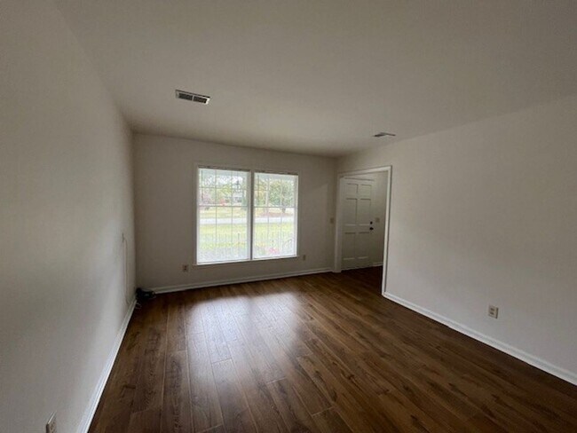 Building Photo - Recently updated 3 bedroom 2 bath home in King Grants