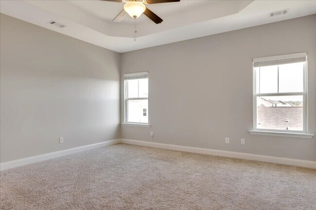 Building Photo - MOVE IN READY BY AUG - 1 -2026