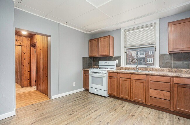 Building Photo - 1449 Quarry Ave NW