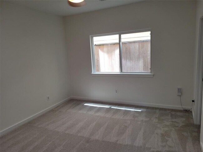 Building Photo - 6118 Hamman St