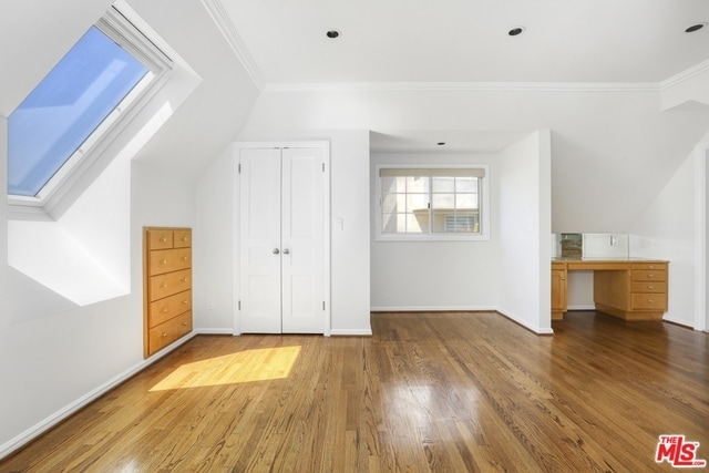 Building Photo - 2675 Glendower Ave