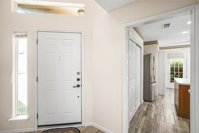 Building Photo - 1516 Beaconshire