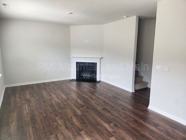 Building Photo - 92 Queen Vly Wy