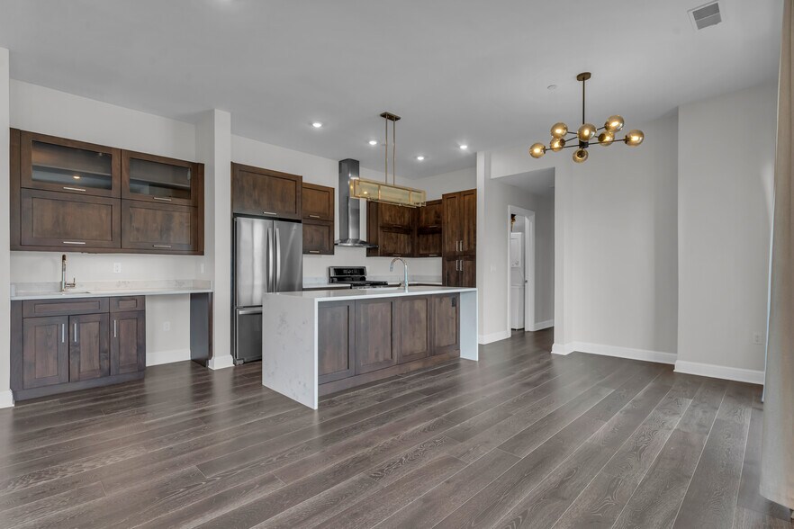 Building Photo - 438 Selden St