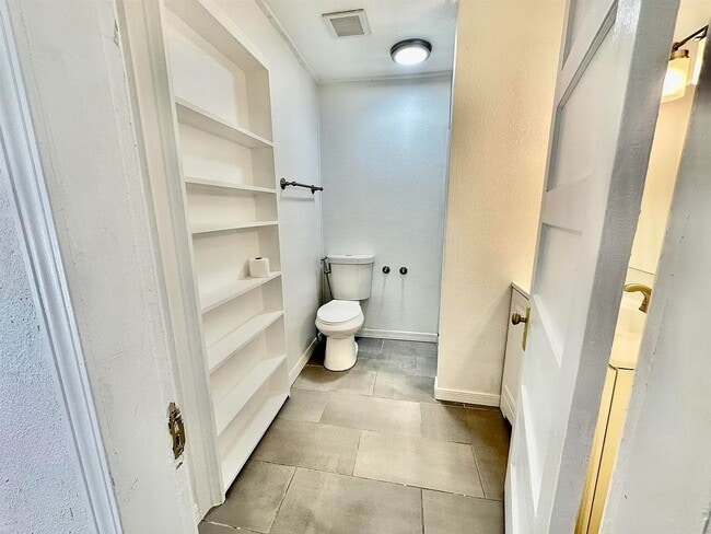 Building Photo - 819 15th St