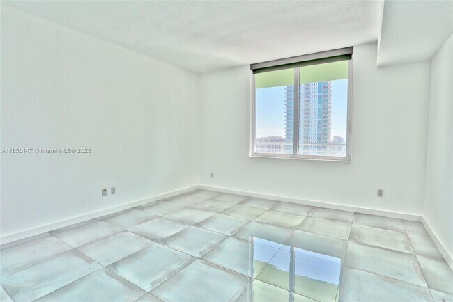 Building Photo - 325 S Biscayne Blvd