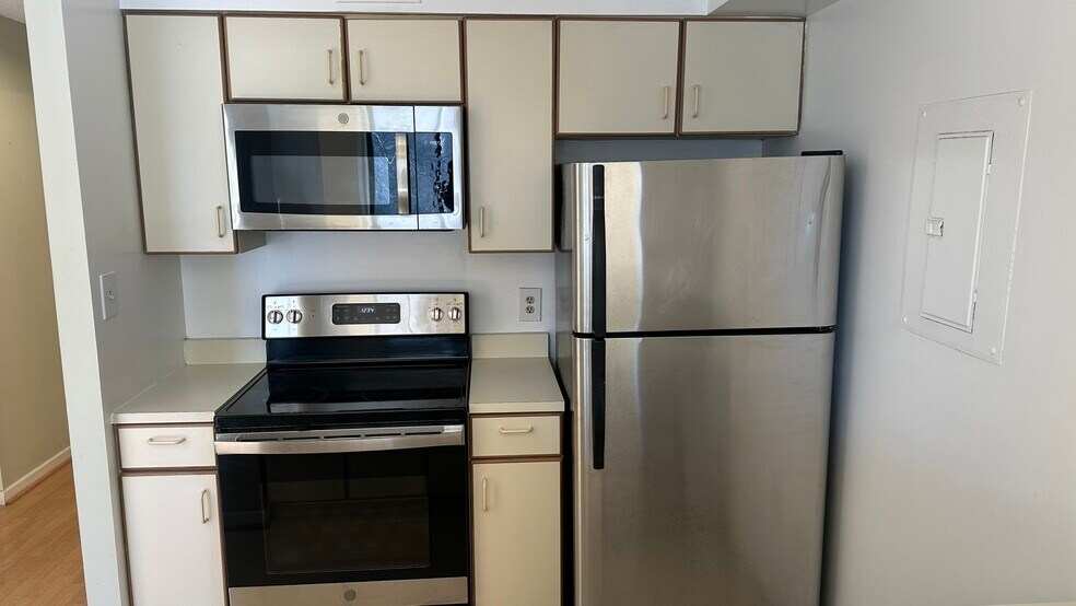 Building Photo - 2111 Wisconsin Ave NW