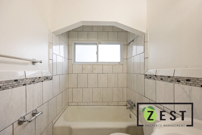 Building Photo - 2 BED 1 BATH SINGLE FAMILY HOME OPEN HOUSE...