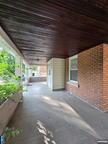 Building Photo - 145 Christie St