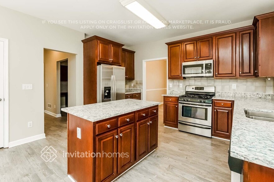 Building Photo - 411 Sycamore Trail