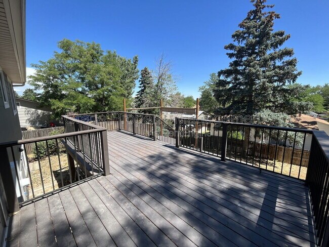 Building Photo - 3054 S Fraser St