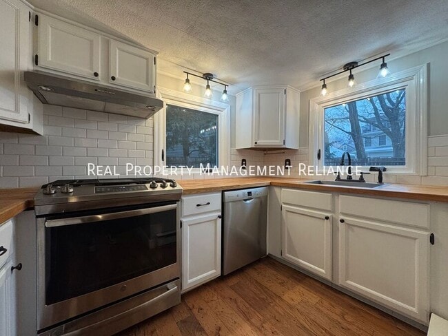 Building Photo - 22 Kent St