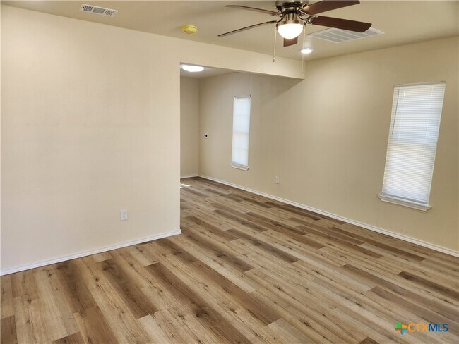 Building Photo - 1817 E Barton Ave