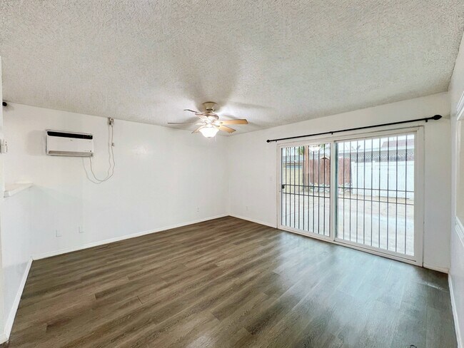 Building Photo - 9228 Oleander Ave