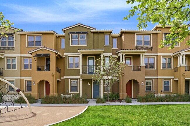 Building Photo - 621 Cinnamon Cir