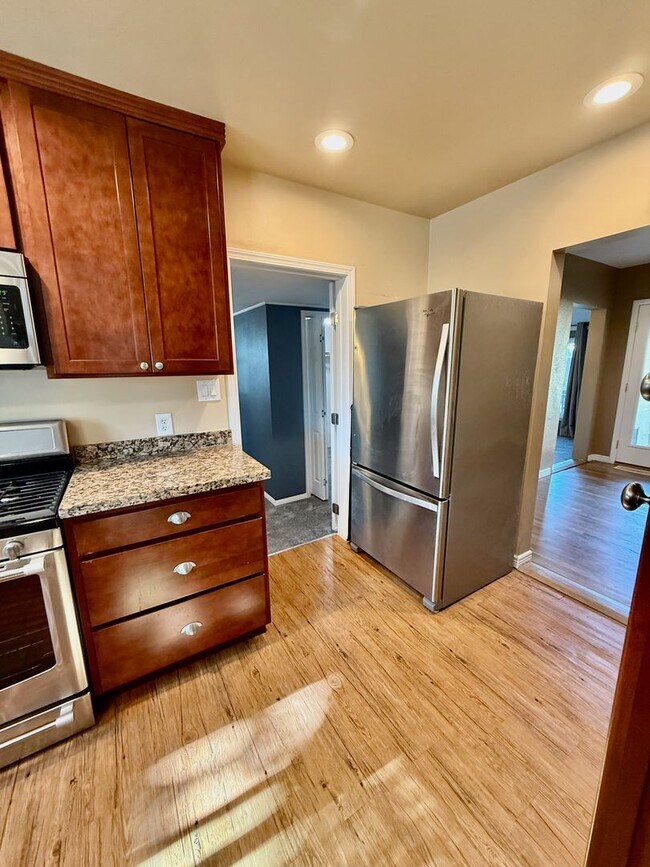 Building Photo - Updated 3 Bed Home with Large Yard