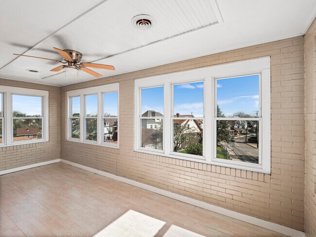 Building Photo - 433 Winterhill St