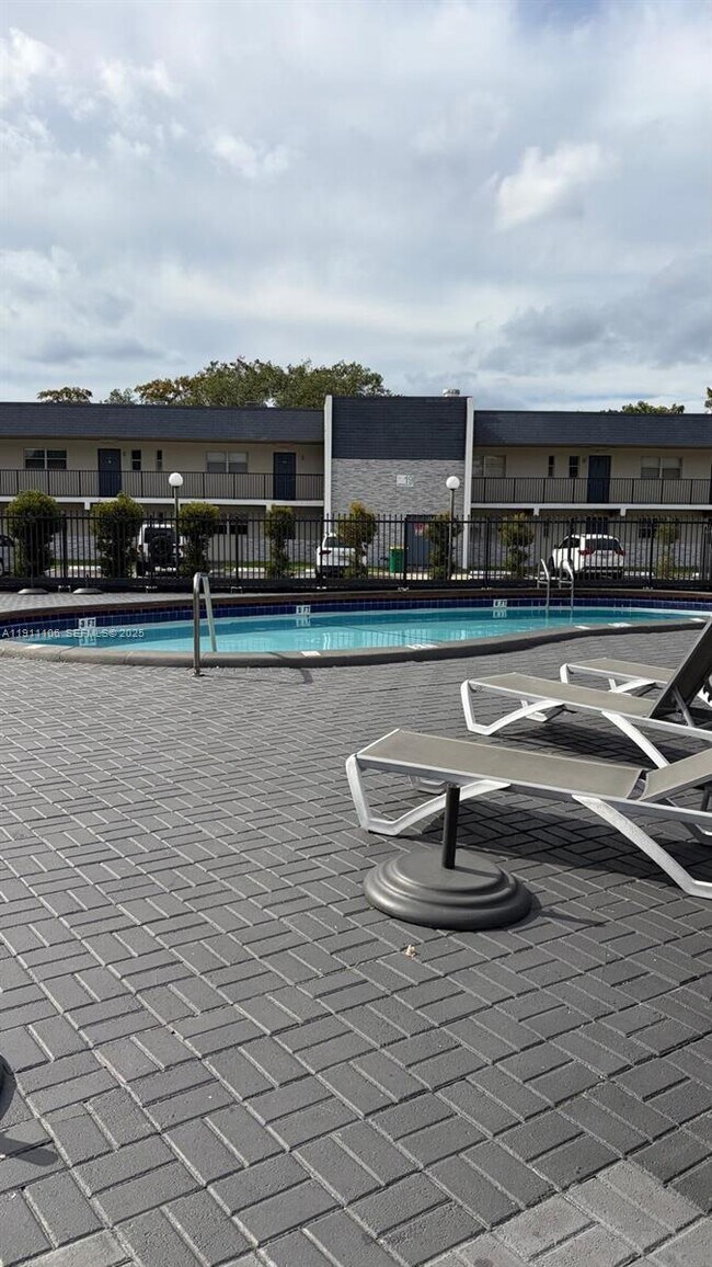 Building Photo - 7925 Fairview Dr