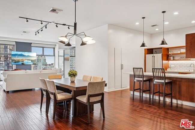 Building Photo - 801 S Grand Ave