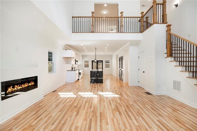 Building Photo - 3220 Sweetbriar Dr