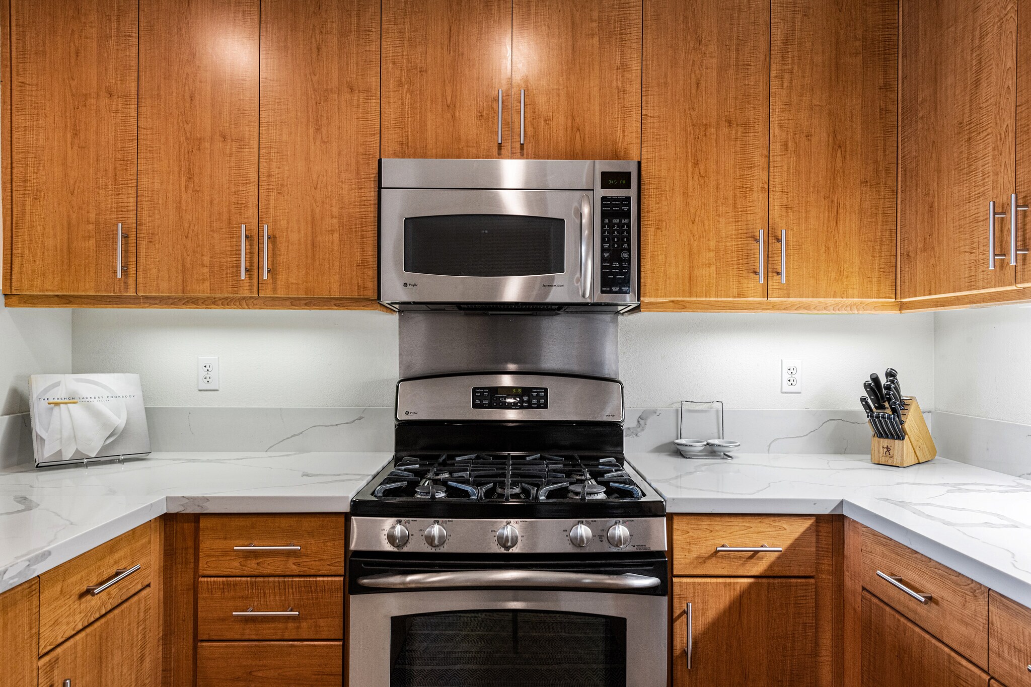 Building Photo - 288 3rd St