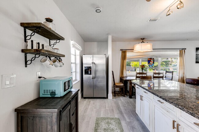 Building Photo - 609 S Arnold Ave