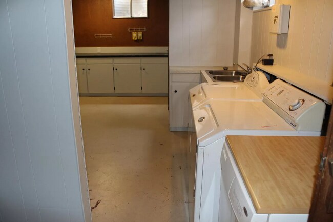 Building Photo - 2301 S College Ave