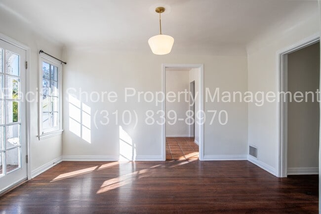 Building Photo - 8159 Willoughby Ave