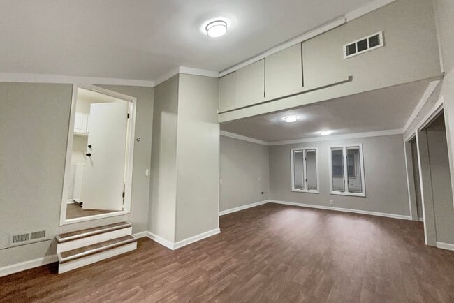Building Photo - 11299 Messmore Rd
