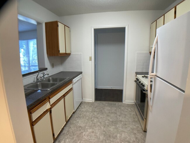 Building Photo - 1 Level 2 Bed, 2 Bath Condo in the heart o...