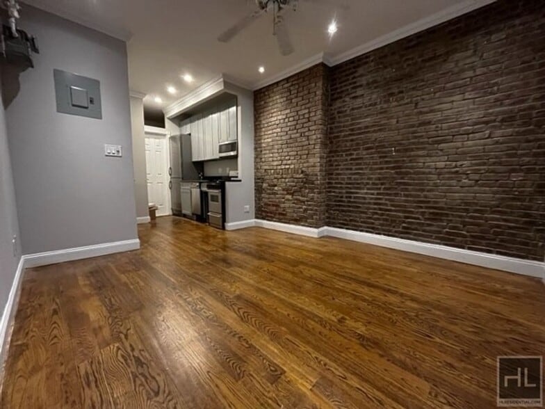 Building Photo - AMAZING 1 BR APARTMENT! WON'T LAST!! NO BR...