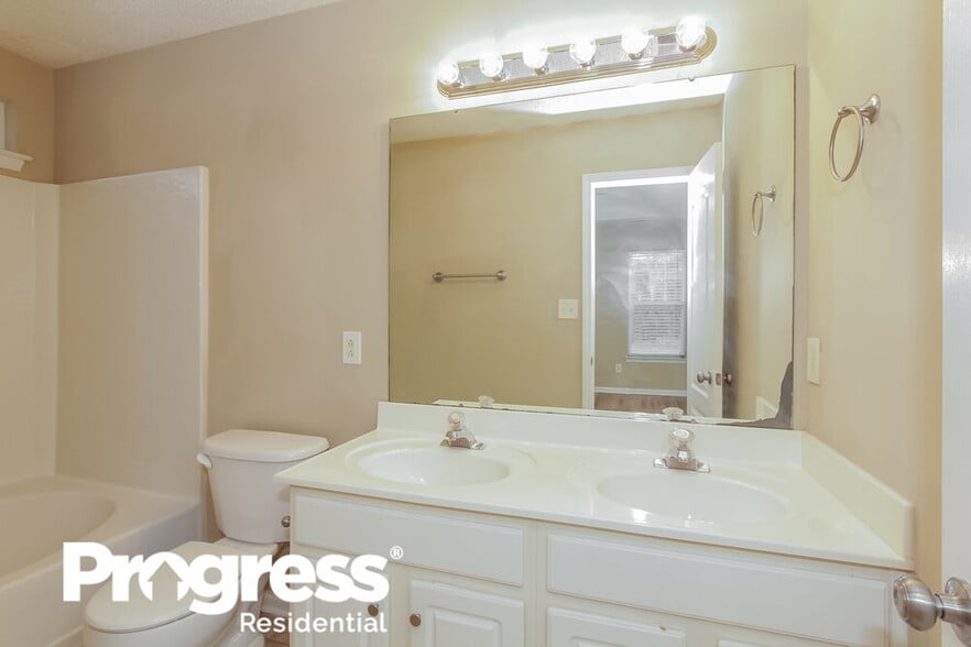 Building Photo - 2108 Sebastiani Dr