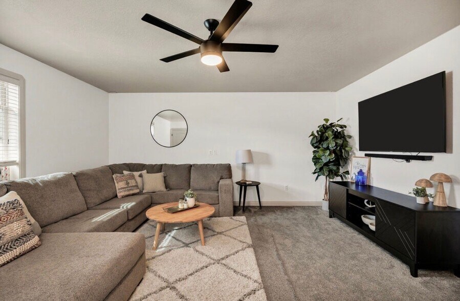 Building Photo - 3205 S 1500 W