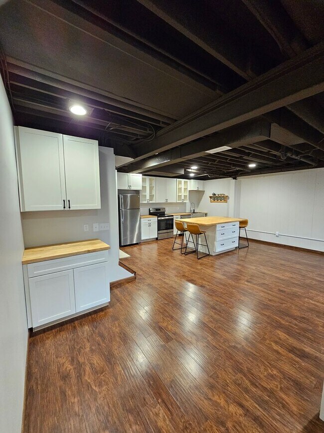 Building Photo - Remarkable 5 Bedroom Home For Rent in Mentor