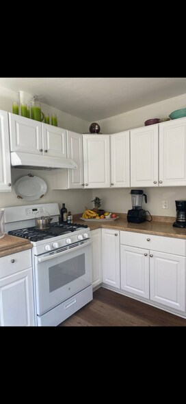 Building Photo - 4525 Avocado St